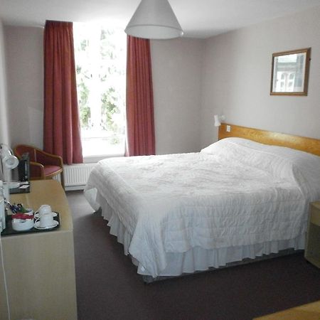 Hedley Lodge Guest House เฮริฟอร์ด ภายนอก รูปภาพ
