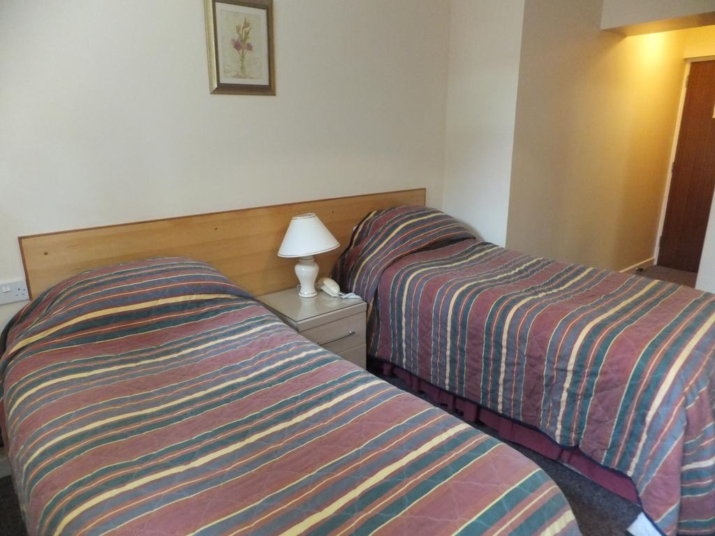 Hedley Lodge Guest House เฮริฟอร์ด ภายนอก รูปภาพ